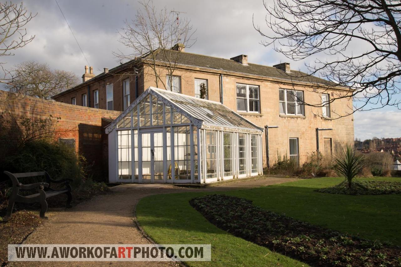 Mansfield Manor Hotel Exterior photo